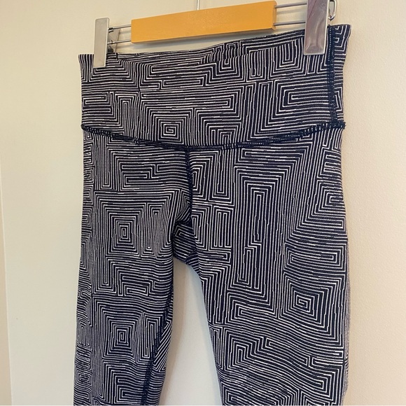 Lululemon Wunder Under Crop III Maze Jacquard White Black Size 4 - Picture 4 of 11